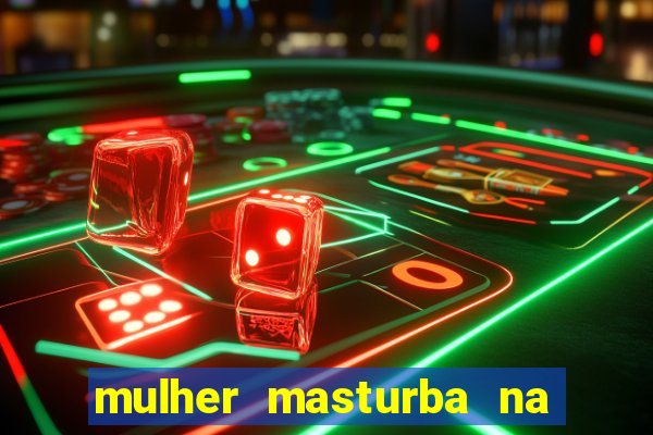 mulher masturba na quina da cama